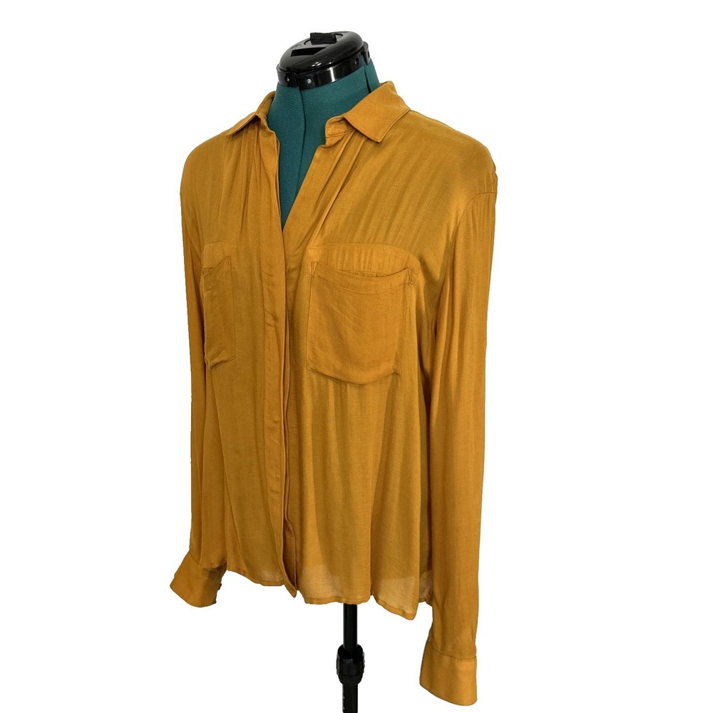 Bella Dahl Split Back Button Down Long Sleeve Shi… - image 4